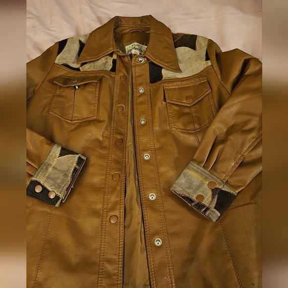Vintage faux leather and suede it's jacket. Rare find! Good condition - Picture 2 of 7